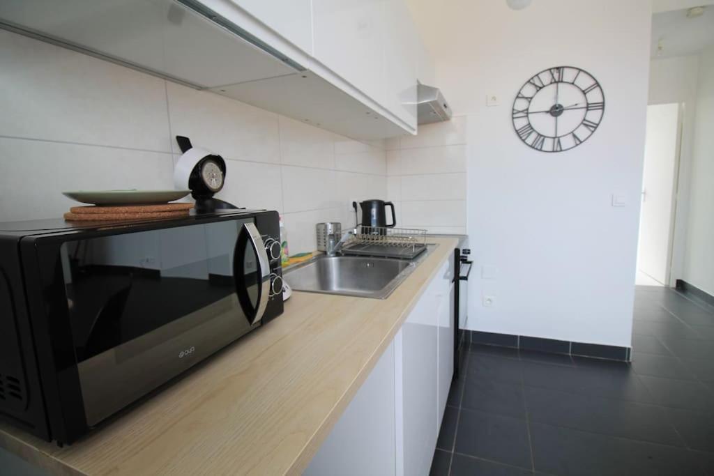 Parking Rue Gratuit - 20 Pourcent Sur Escale-marne,fr - De 1 A 4 Personnes - 10mn Metro 8, Rer A, Lit, Canape Convertible, Cuisine, Lave Linge - Garde A Bagage Gratuite 24-7 - 1er Etage Apartment Maisons-Alfort